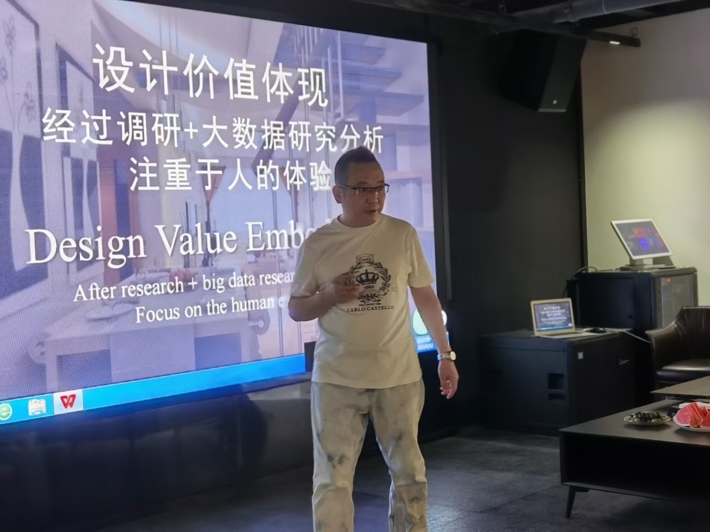 劉擁軍先生受邀參加重慶外語(yǔ)外事學(xué)院設(shè)計(jì)交流講座